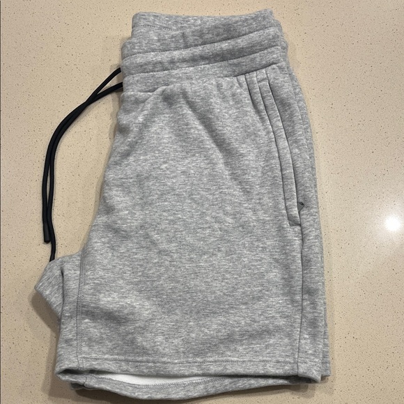 Fabletics Men's Shorts - Picture 2 of 7